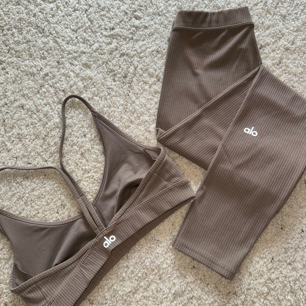 ⚠️SOLD⚠️ALO YOGA ribbed blissful set